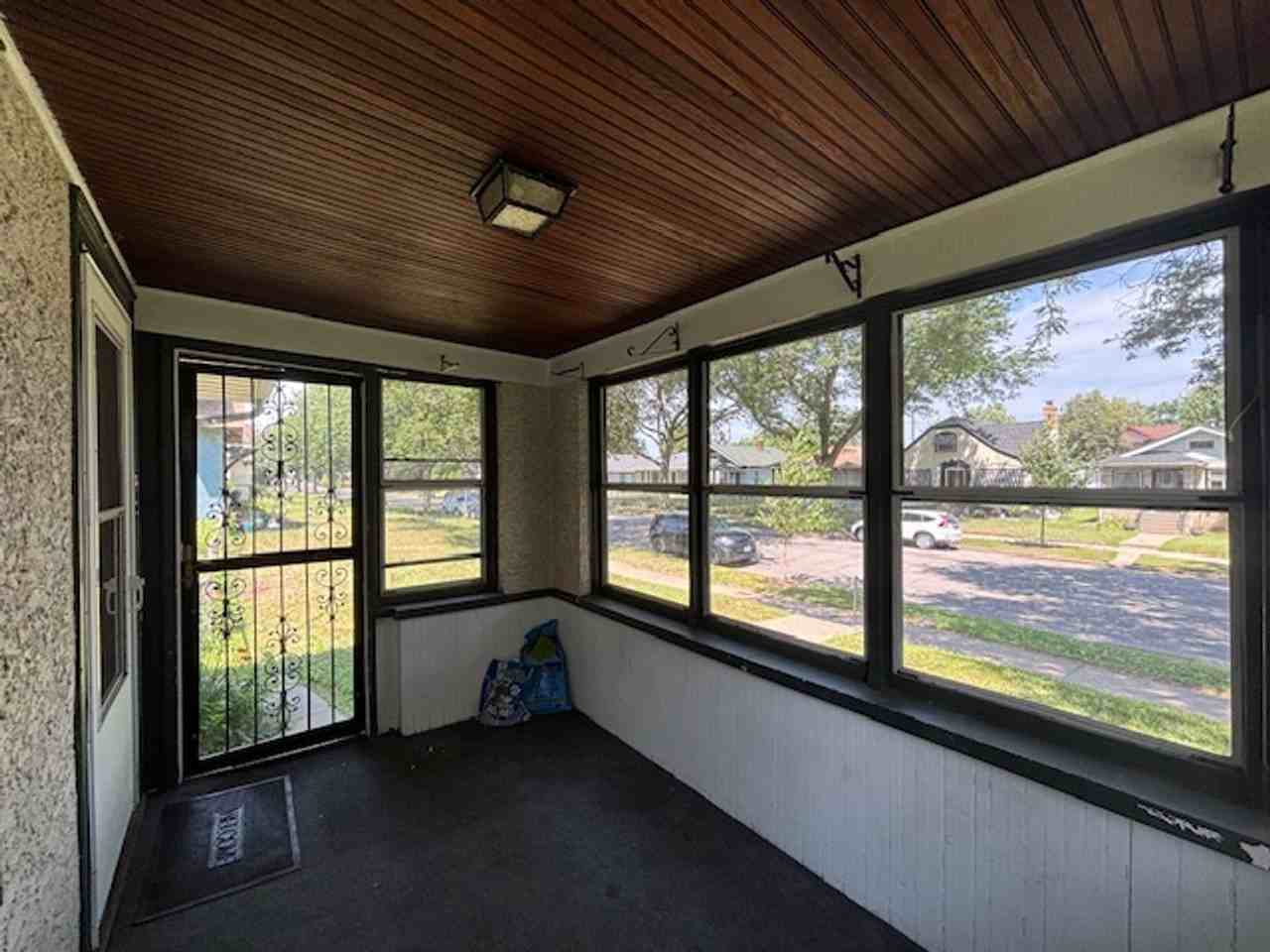 988 Central Ave W - Photo 2 of 24