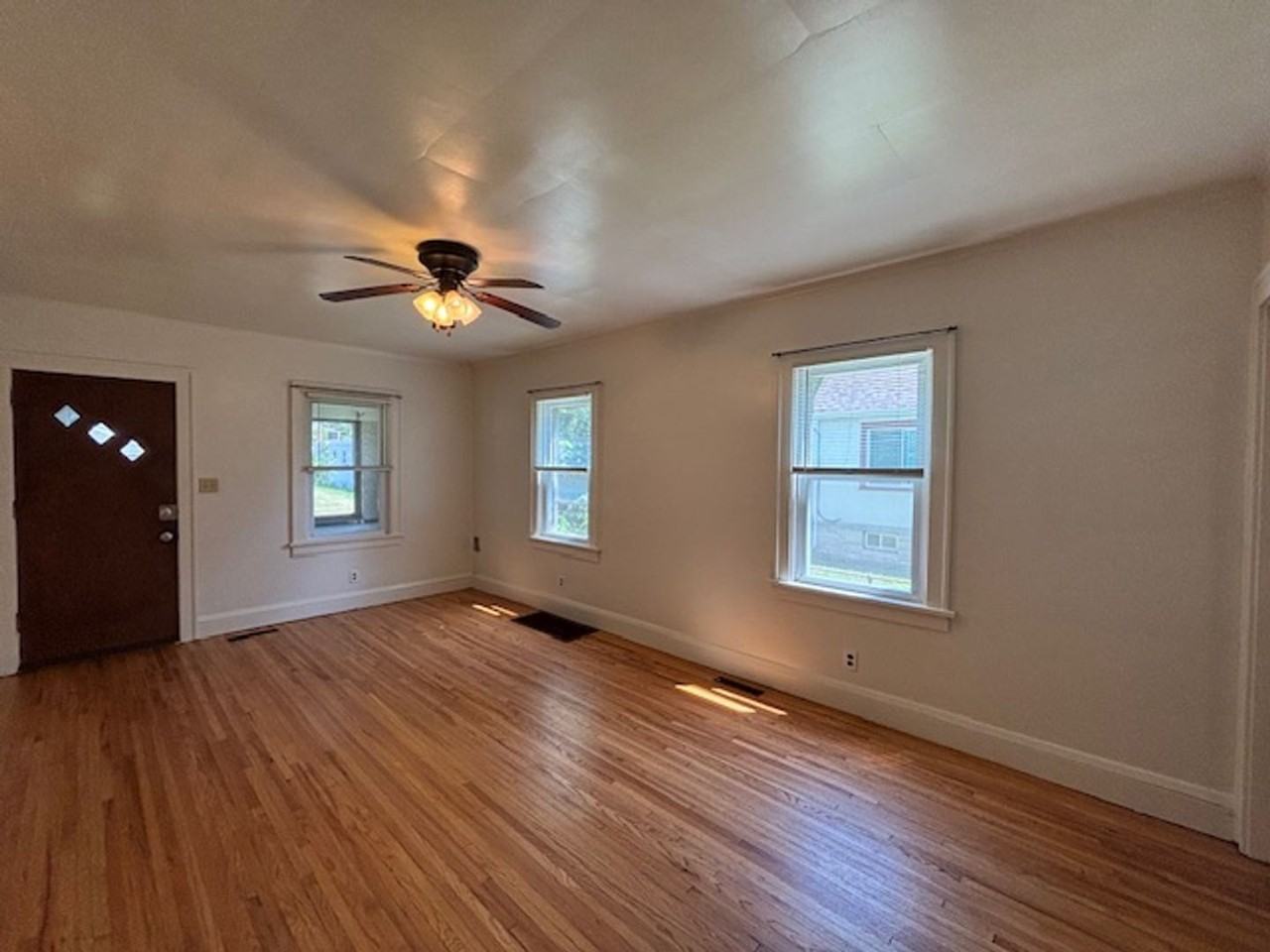 988 Central Ave W - Photo 5 of 24