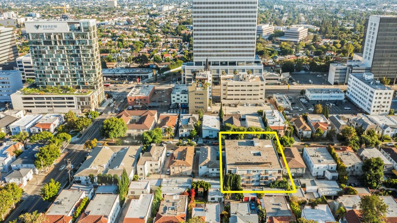 Wilshire Regency Apts. - Photo 2 of 4