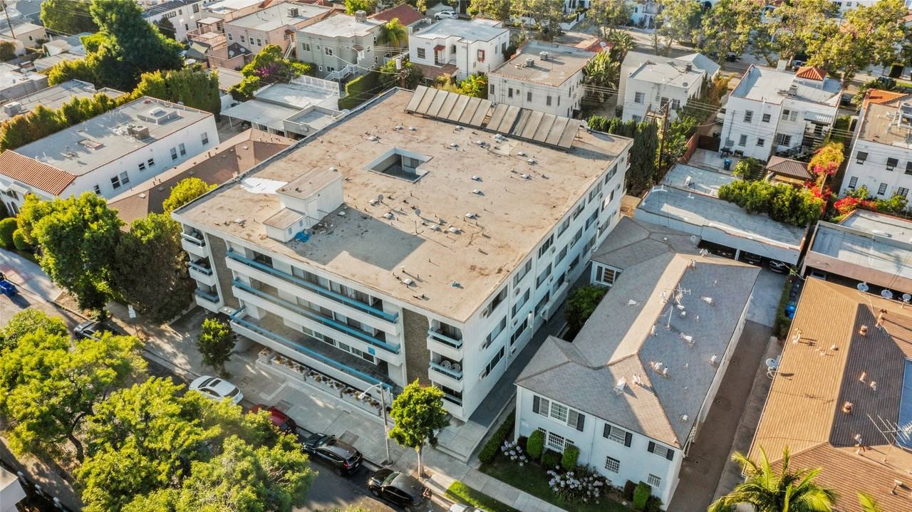 Wilshire Regency Apts. - Photo 4 of 4