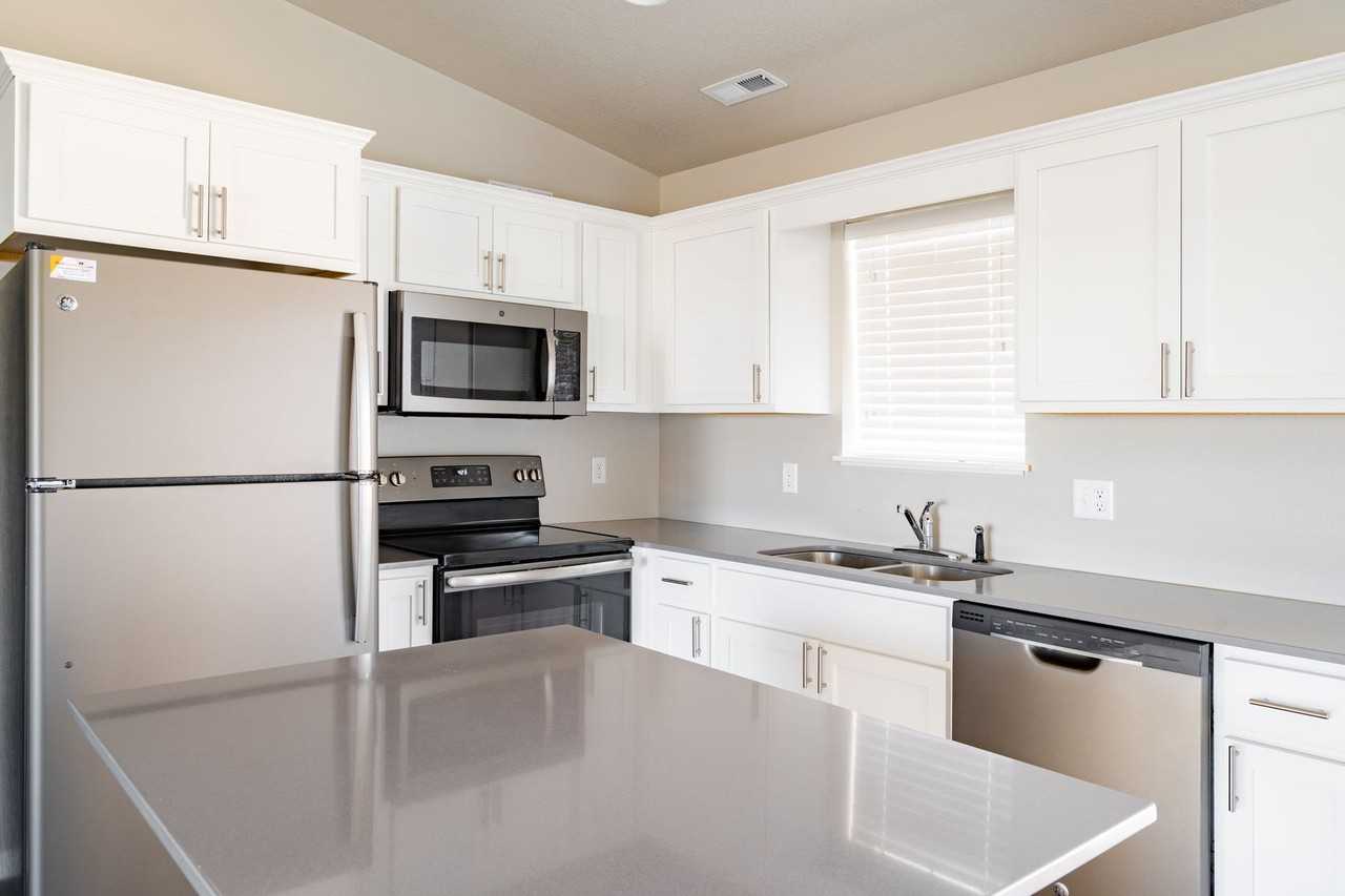 2901 Cohen Ln - Photo 2 of 7