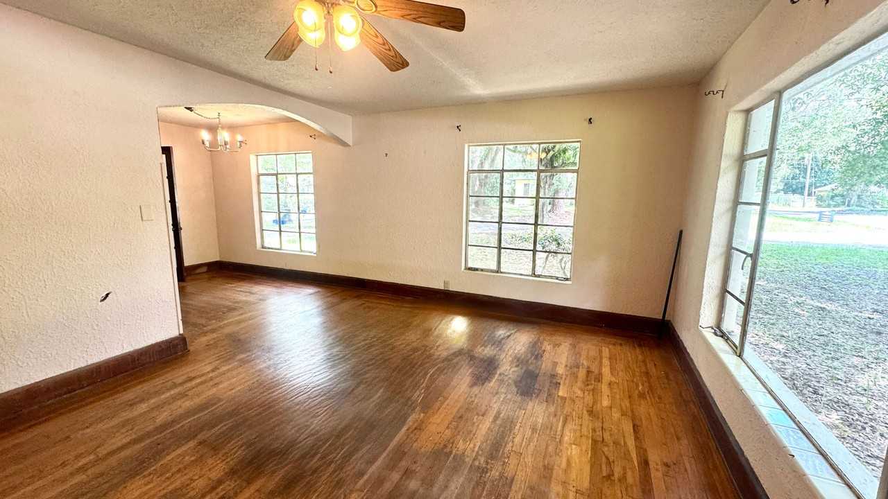 18 Nw 27th St - Photo 2 of 9