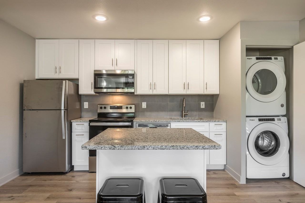 2020 10th St - Photo 2 of 15