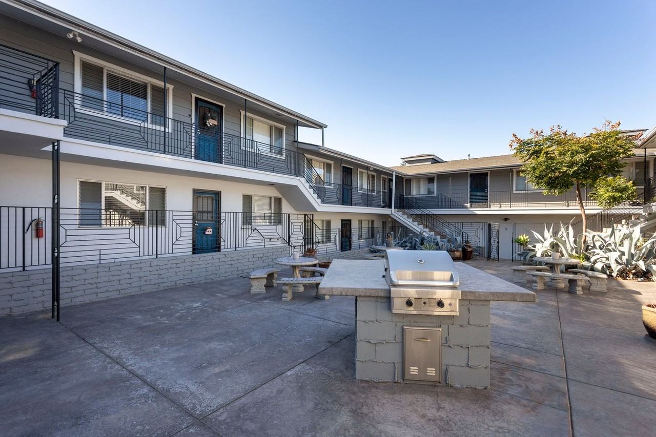 Talmadge Pacific Apartments - Photo 4 of 15