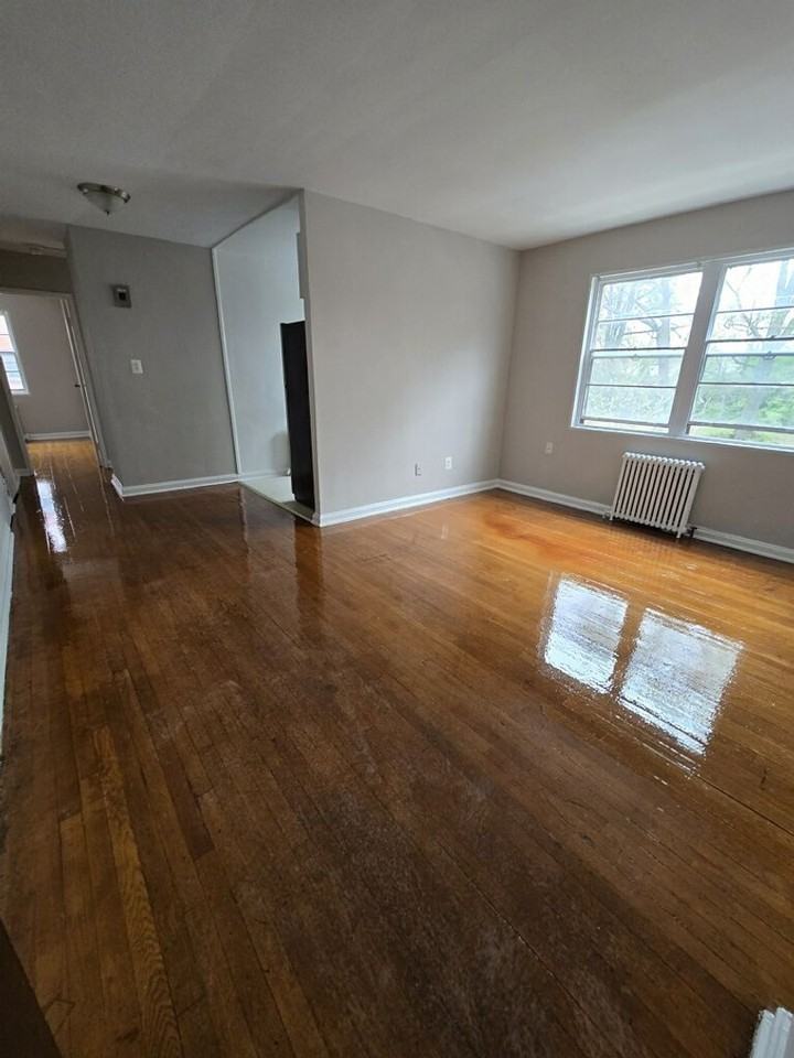 208 KENILWORTH AVE NE - Photo 6 of 12