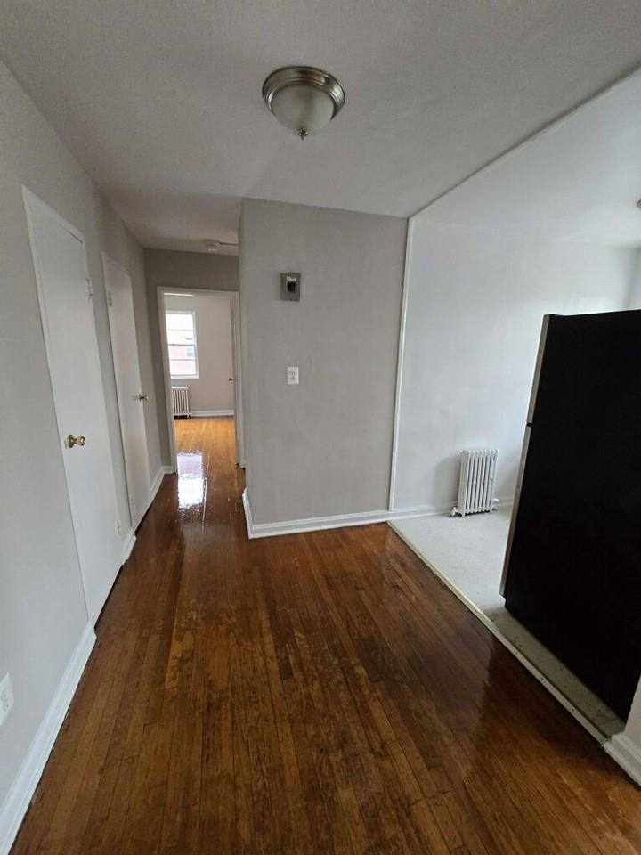 208 KENILWORTH AVE NE - Photo 7 of 12