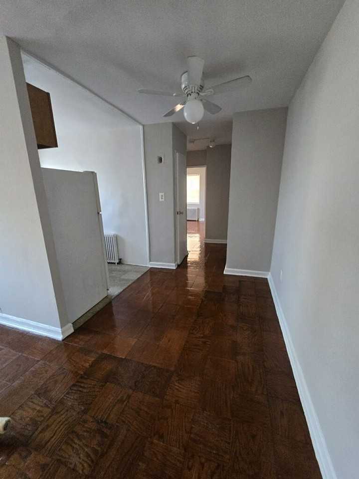 208 KENILWORTH AVE NE - Photo 4 of 12