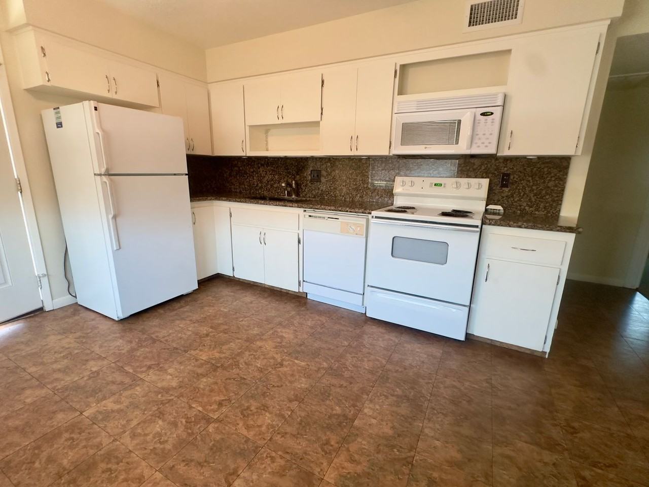 3380 Kiowa Blvd S - Photo 5 of 12