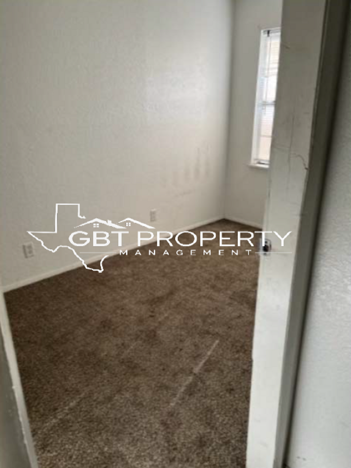 Apartments! - Photo 4 of 11