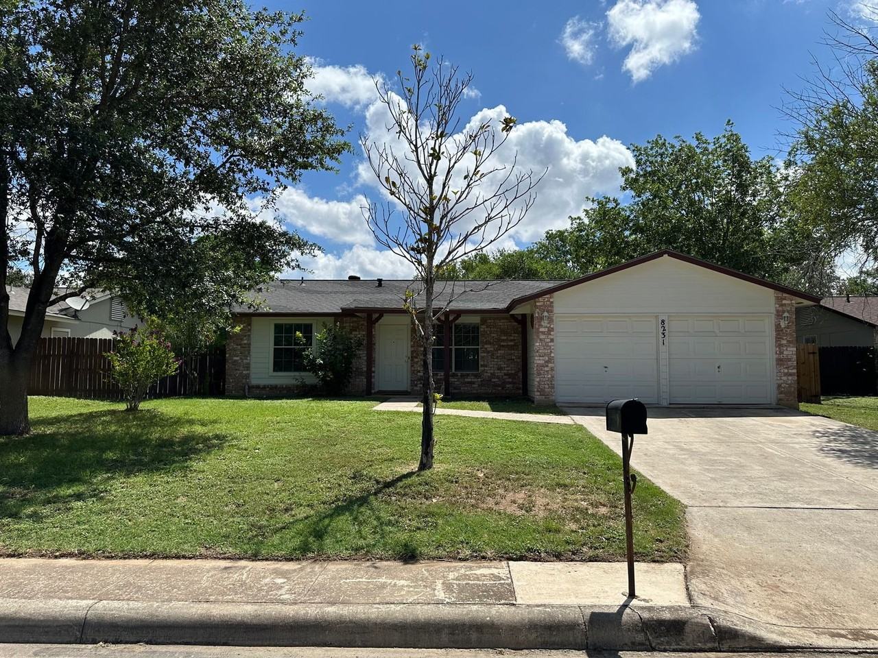 8231 Meadow Forest St - Photo 3 of 42