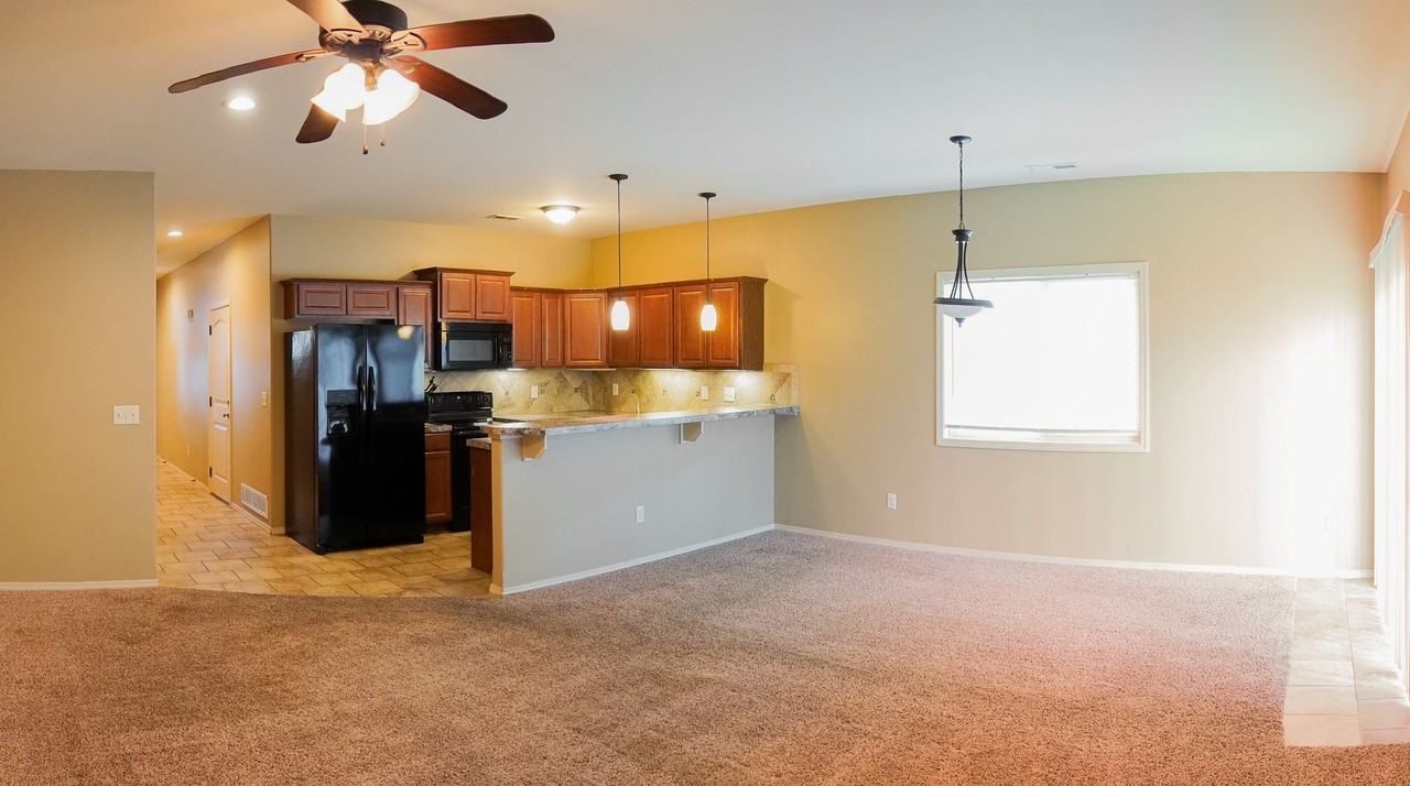 1562 S Goebel Cir - Photo 3 of 16