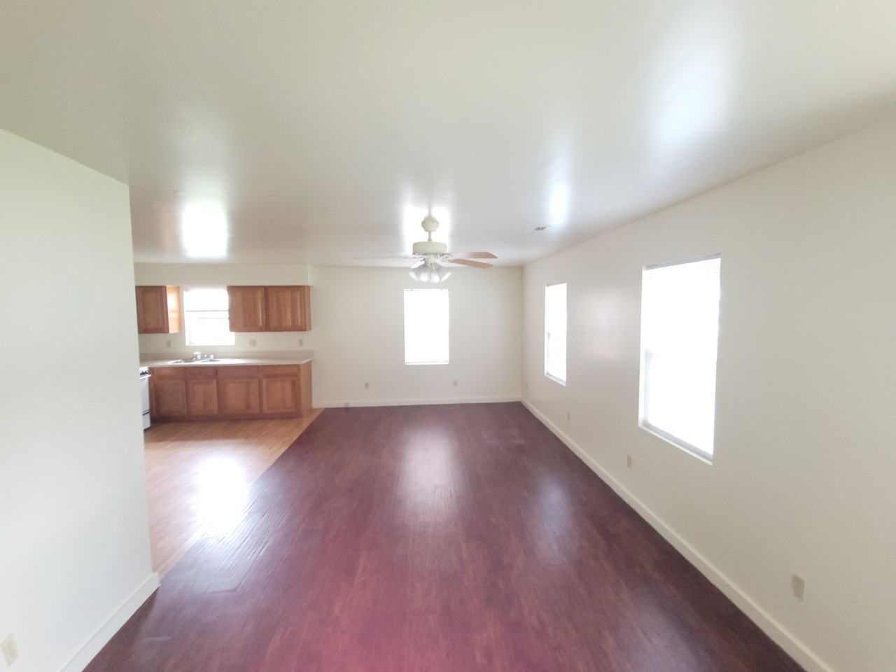 405 Se Third St - Photo 2 of 9