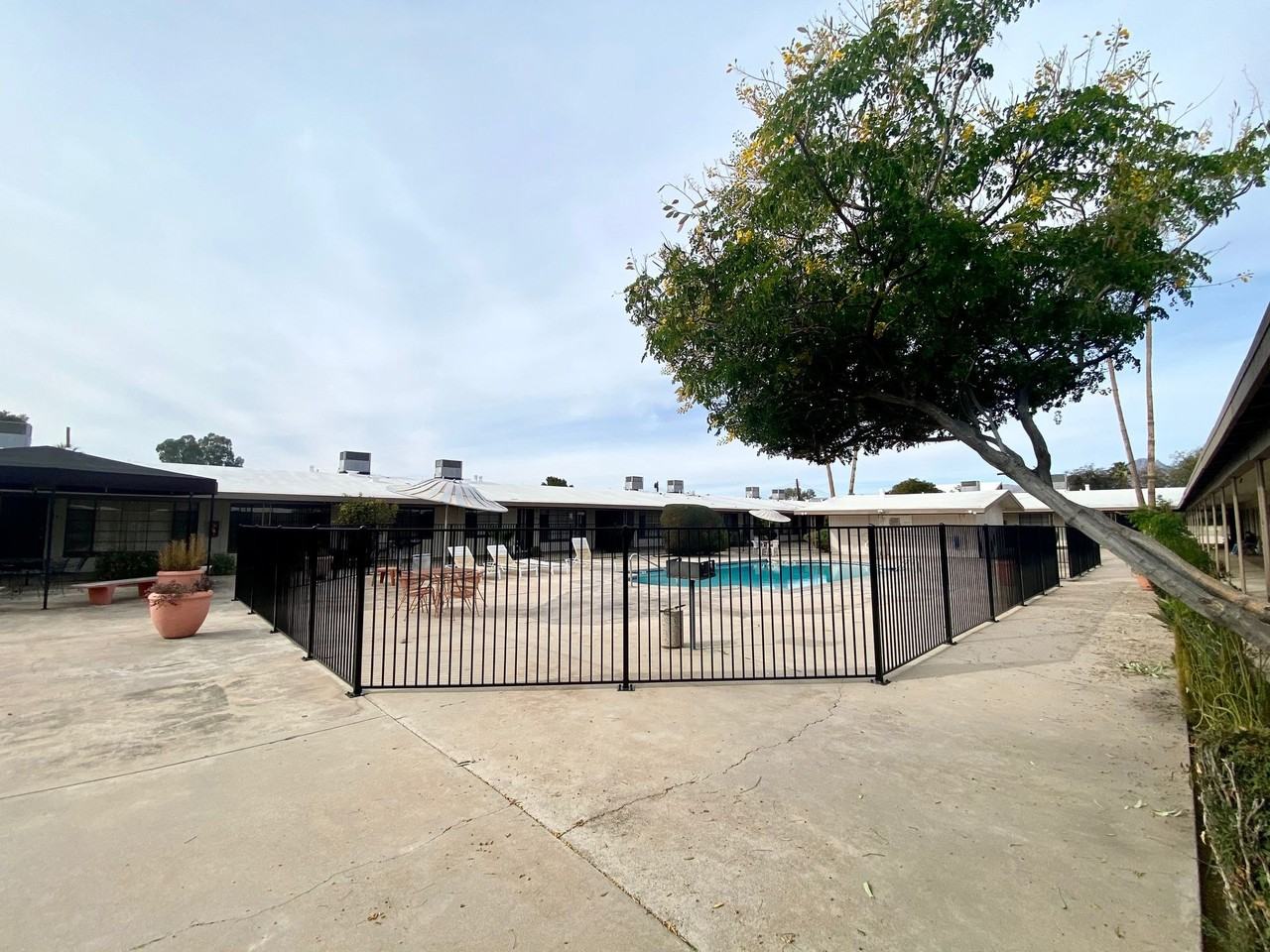 Swan Court Apartments - Photo 2 of 7