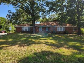 7520 W Markham St - Photo 1 of 1