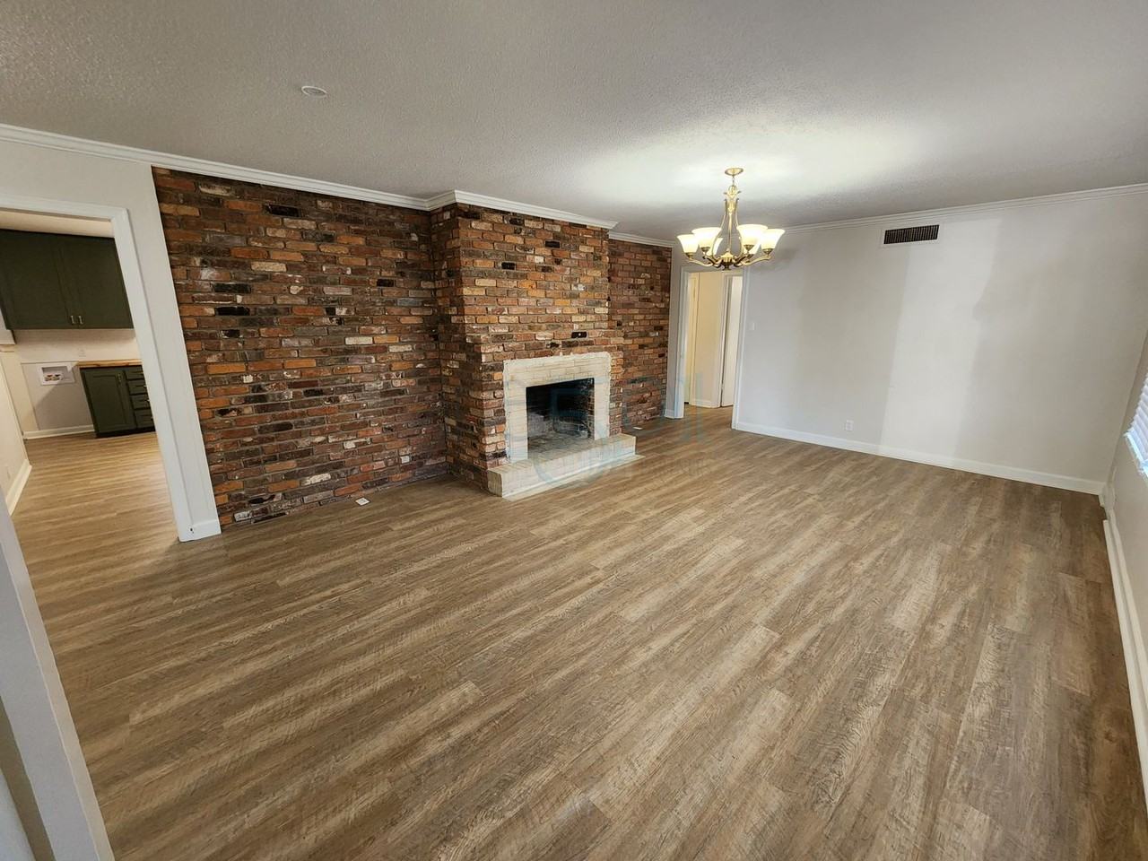 7520 W Markham St - Photo 4 of 50