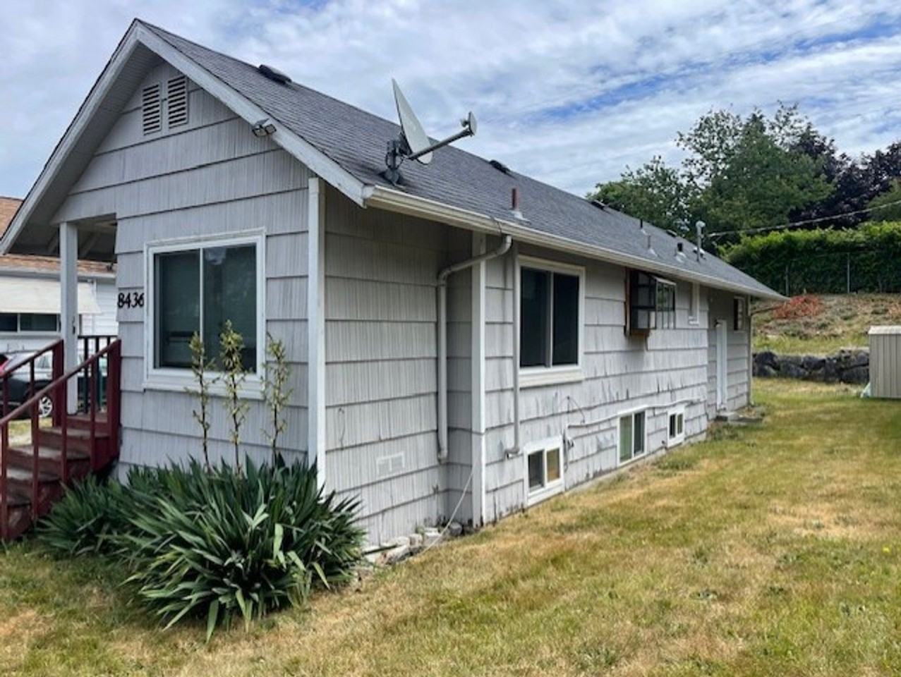 8436 18th Ave Sw - Photo 2 of 16