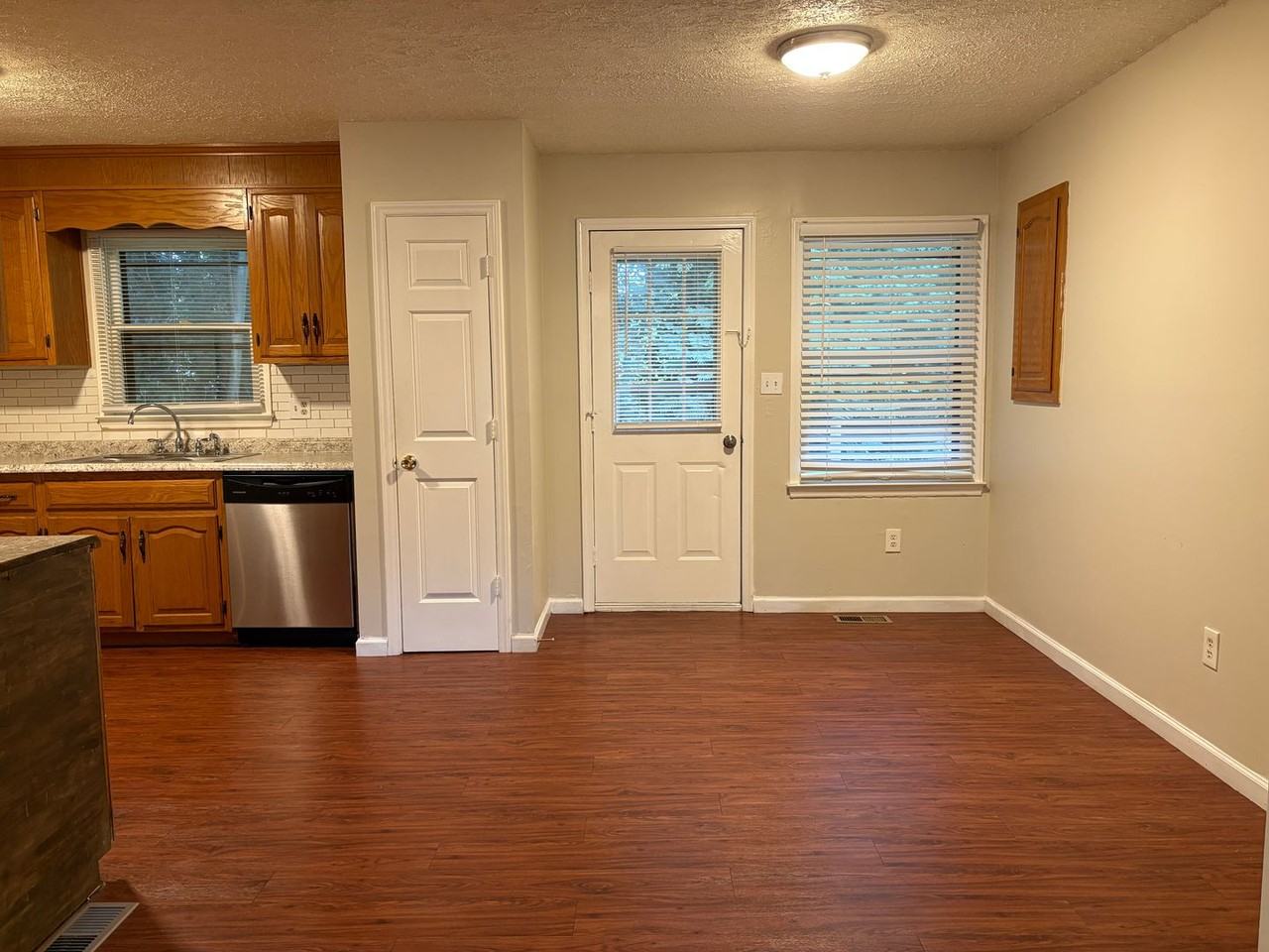 4011 Gracemont Dr - Photo 3 of 14