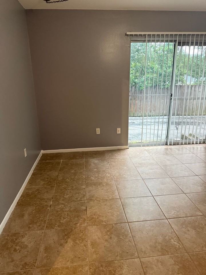 1700 C-04 1700 S.W. 16th Ct. - Photo 2 of 9