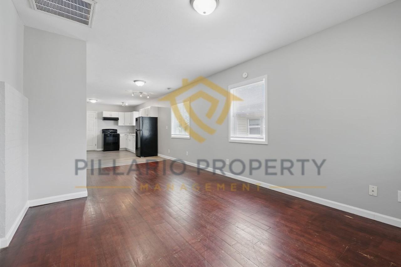 2030 Houston St - Photo 2 of 14