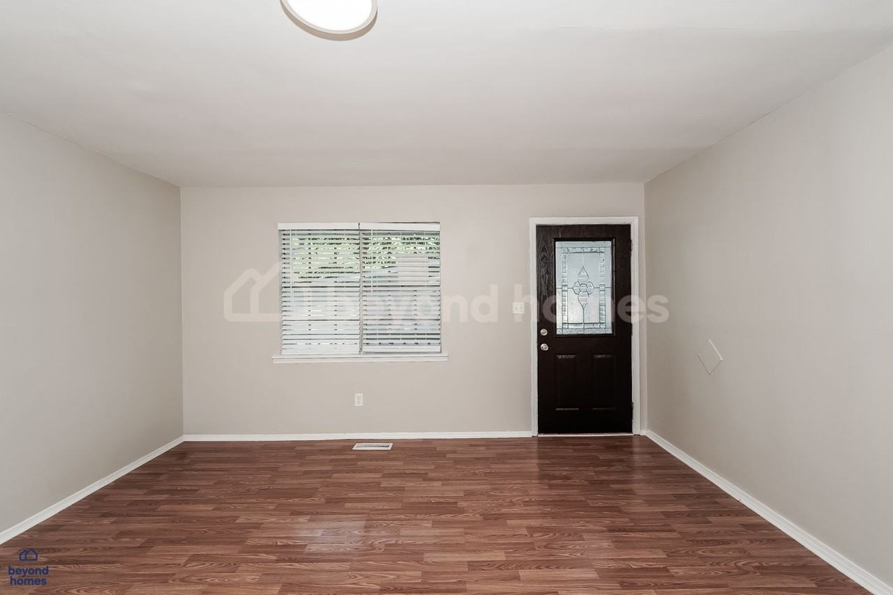 4213 Kendall Ave - Photo 4 of 30