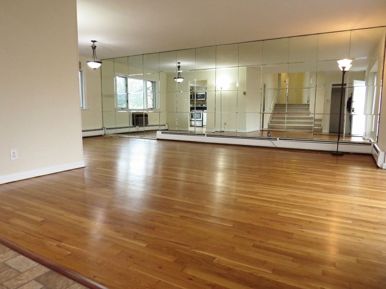 2540 New York Ave - Photo 3 of 15