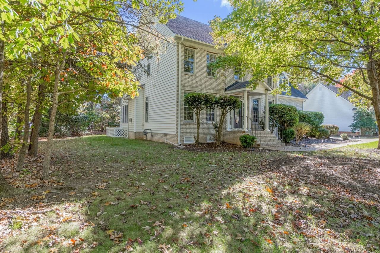 12513 Inverness Dr - Photo 2 of 50