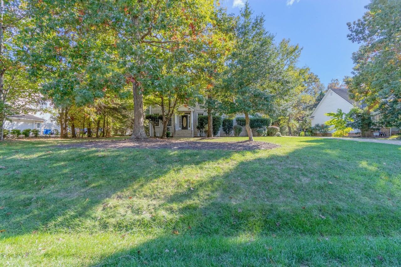 12513 Inverness Dr - Photo 3 of 50