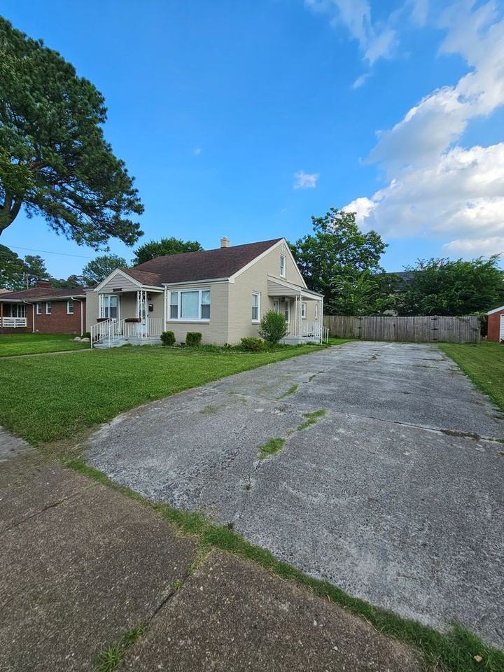 2733 Hollister Ave - Photo 3 of 36