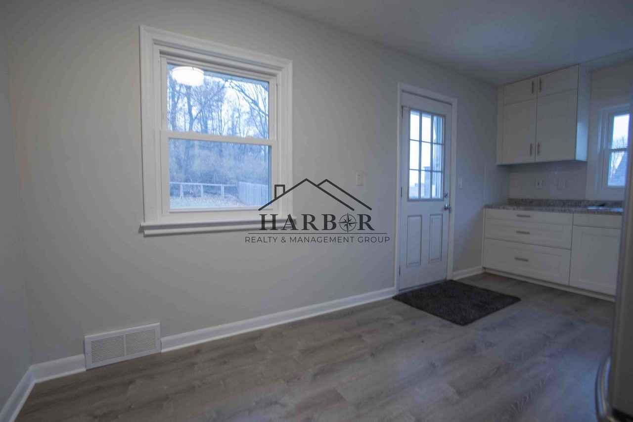 303 21st Ave Sw - Photo 2 of 15