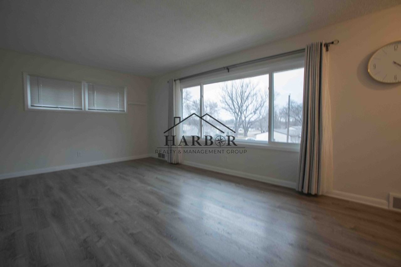 303 21st Ave Sw - Photo 3 of 15