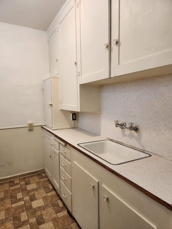 1604 I Street - Photo 3 of 15