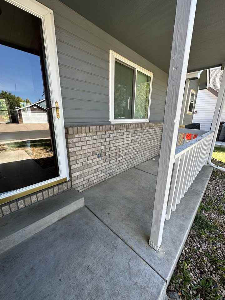 605 Meadow Dr - Photo 3 of 19