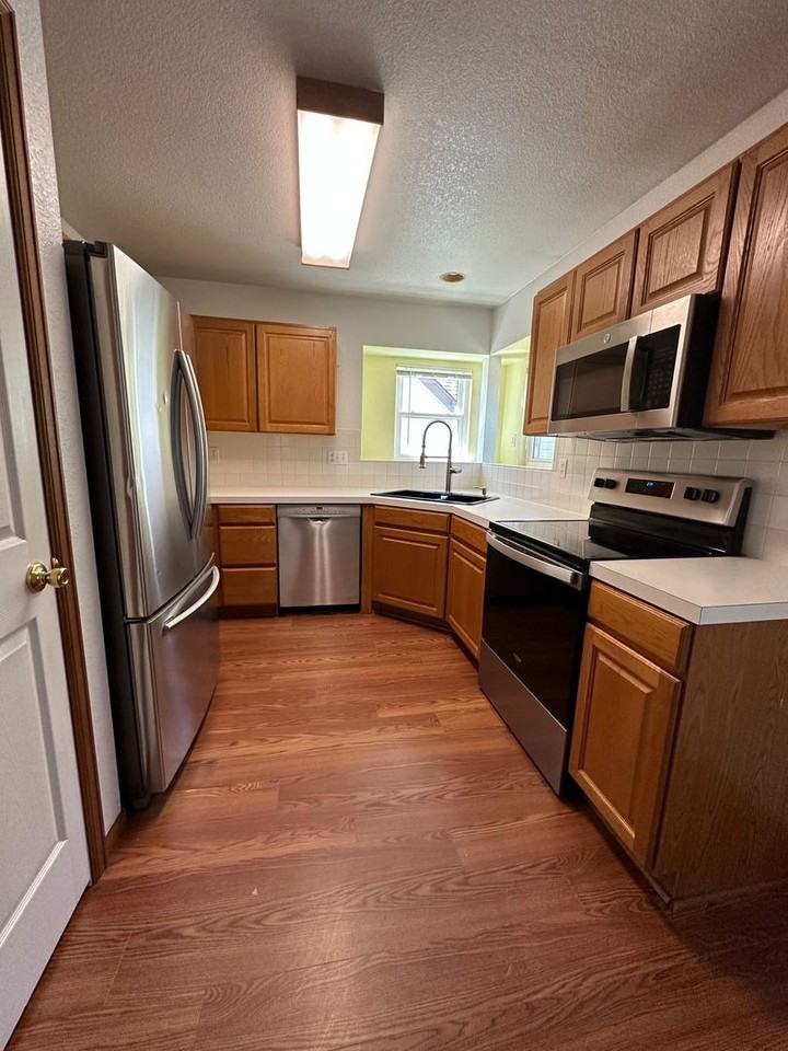 605 Meadow Dr - Photo 6 of 19