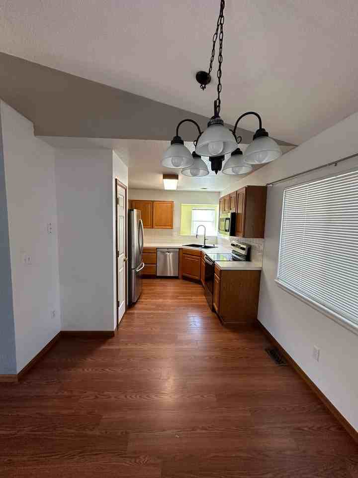 605 Meadow Dr - Photo 7 of 19