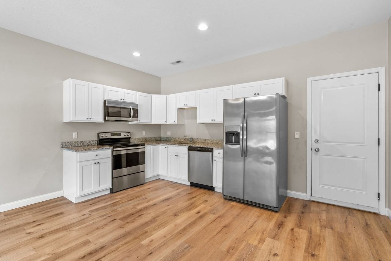 Devil's Glen Townhomes - Photo 3 of 6
