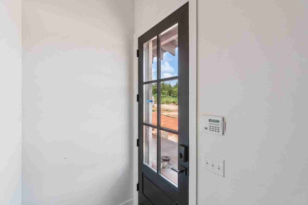 18857 Selah Way #B - Photo 3 of 32