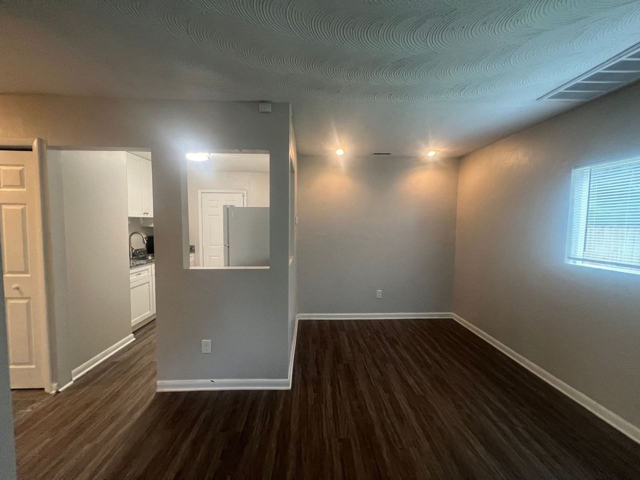 615 Queens View Ct - Photo 2 of 11