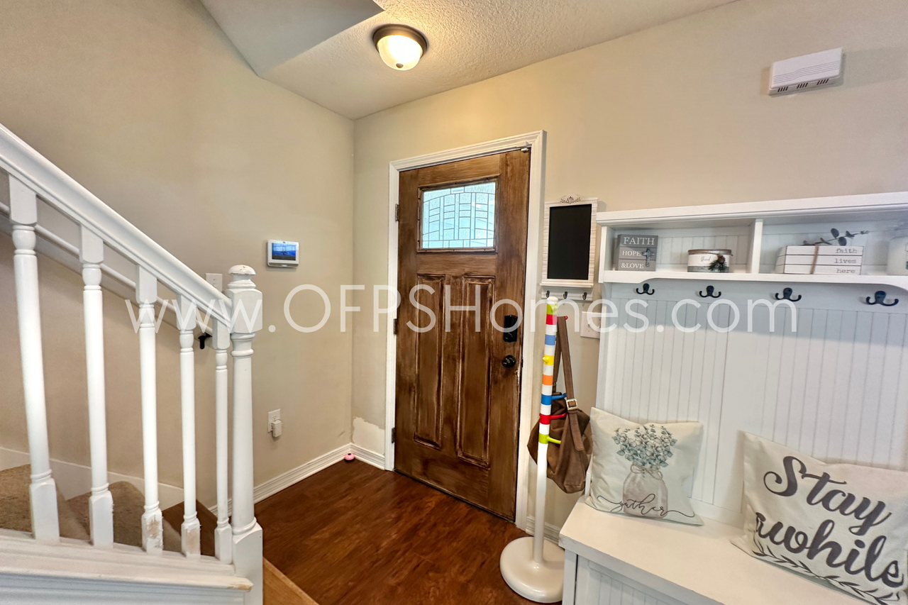 454 Eisenhower Dr - Photo 4 of 28