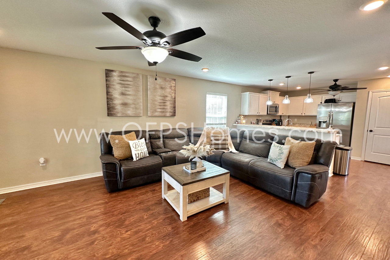 454 Eisenhower Dr - Photo 5 of 28