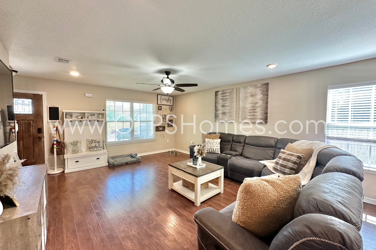 454 Eisenhower Dr - Photo 7 of 28