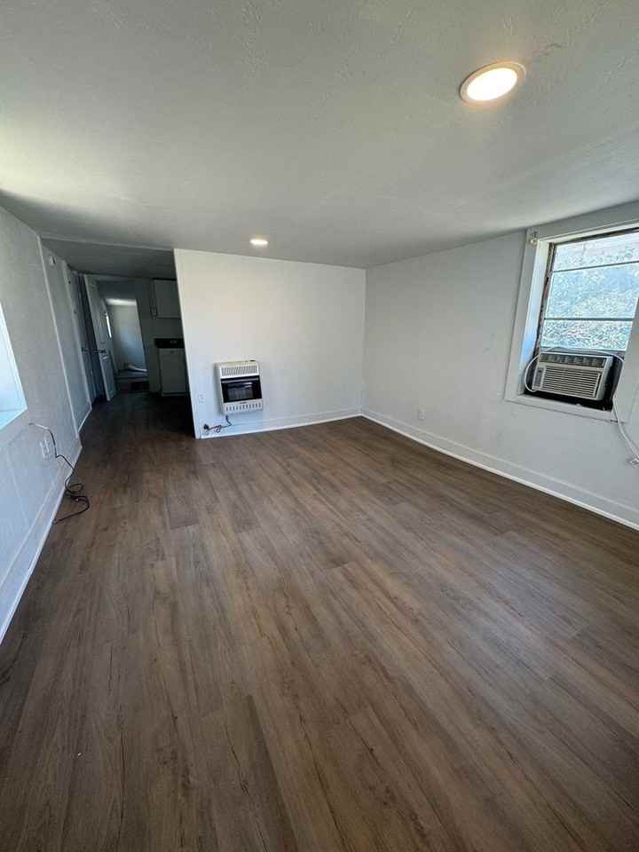 704 S Cleveland St #A - Photo 2 of 4