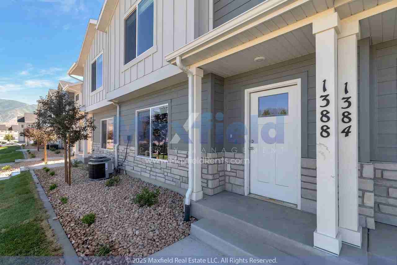 1388 N Meadow Ln - Photo 2 of 15