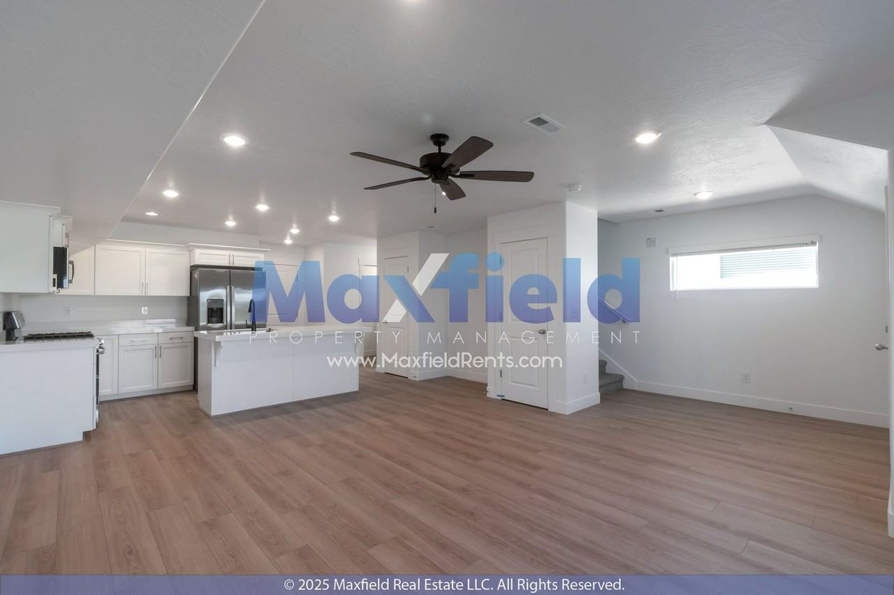 1382 N Meadow Ln - Photo 2 of 14