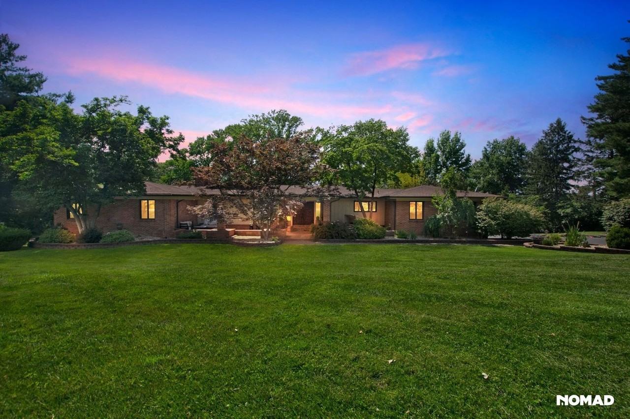 139 Ladue Oaks Dr - Photo 2 of 36