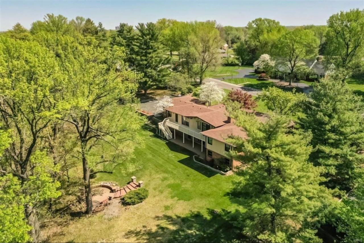 139 Ladue Oaks Drive