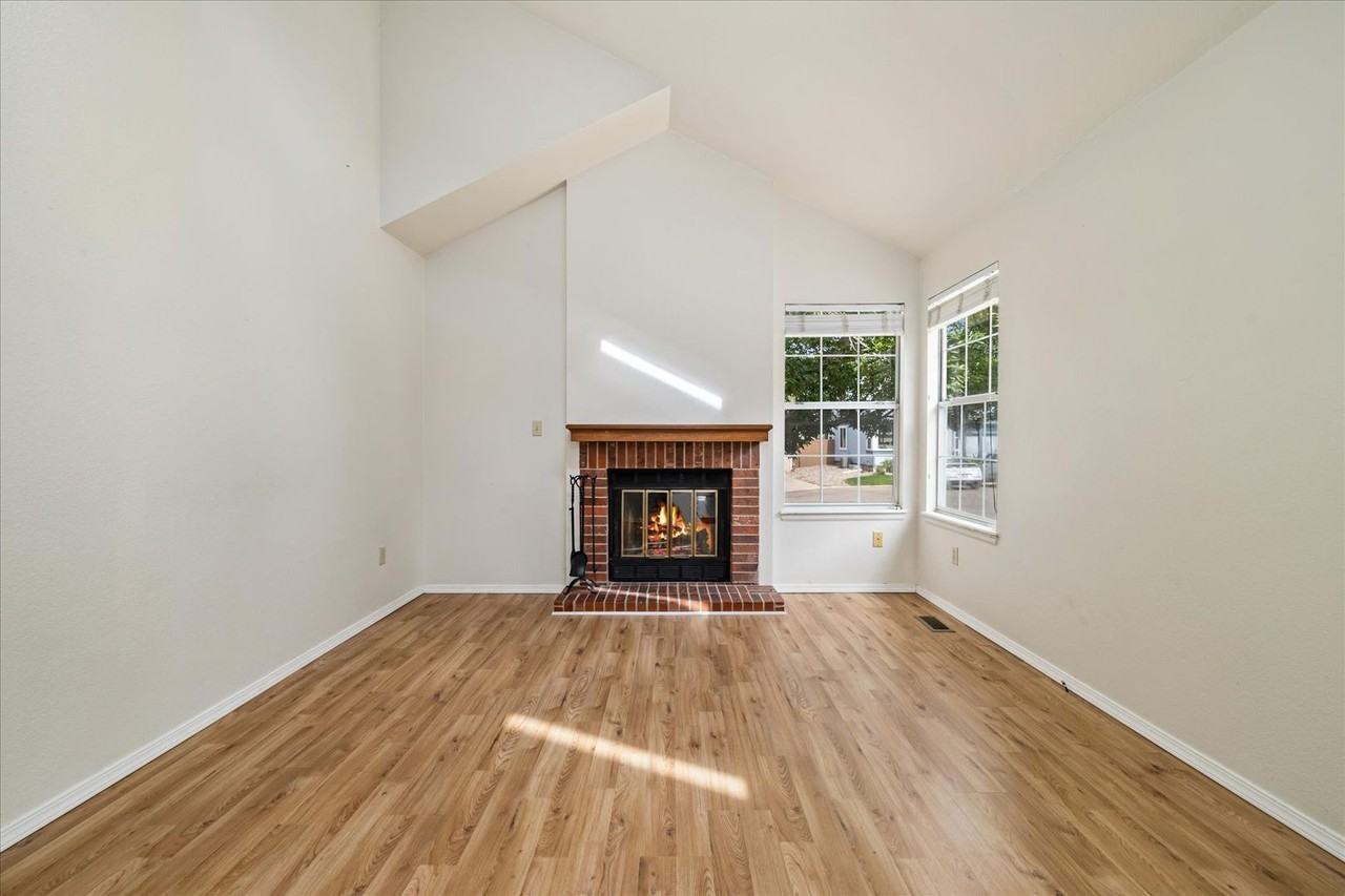 9333 Cattail Ct - Photo 3 of 5