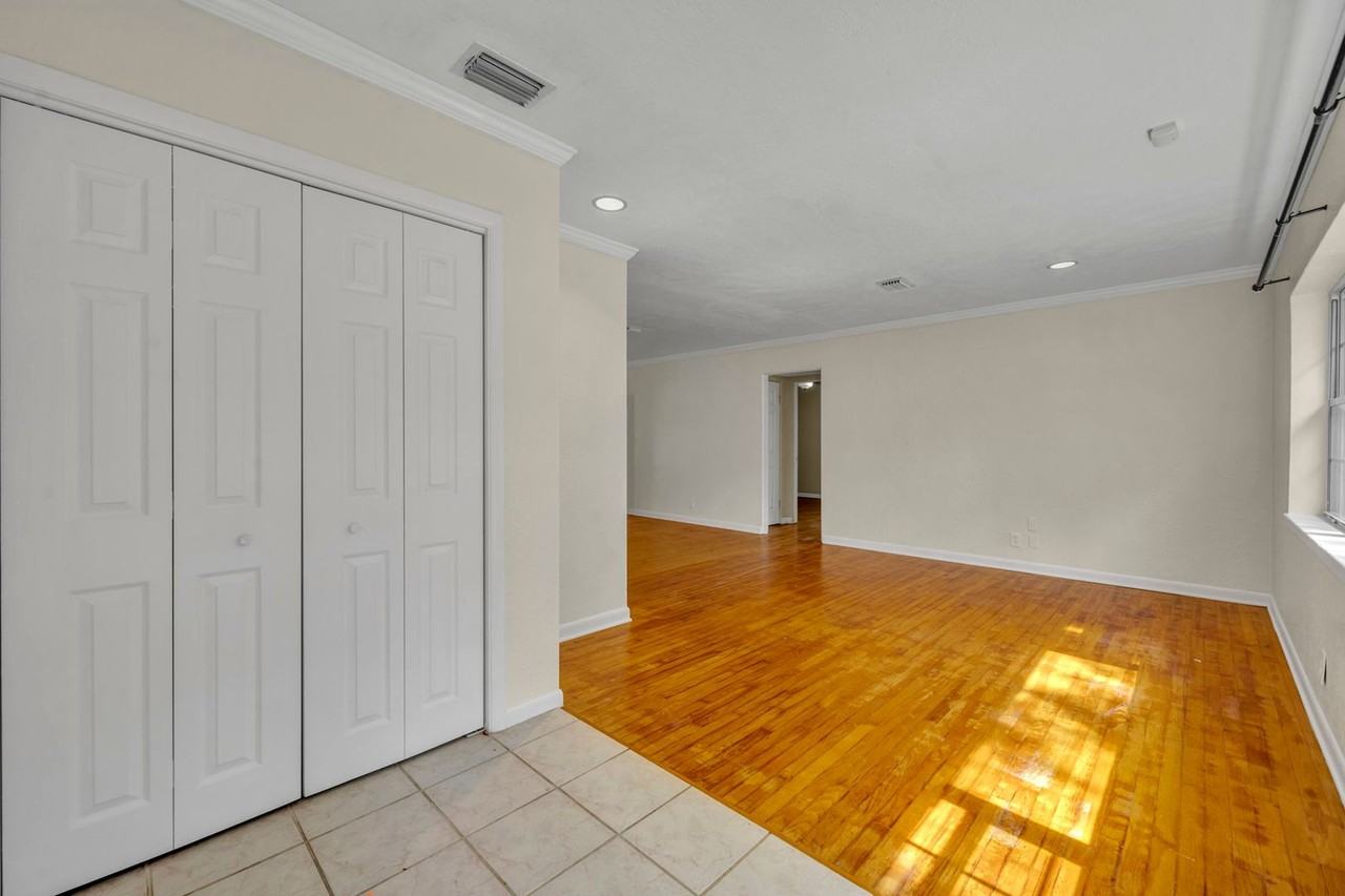1816 Mizell Ave - Photo 4 of 32