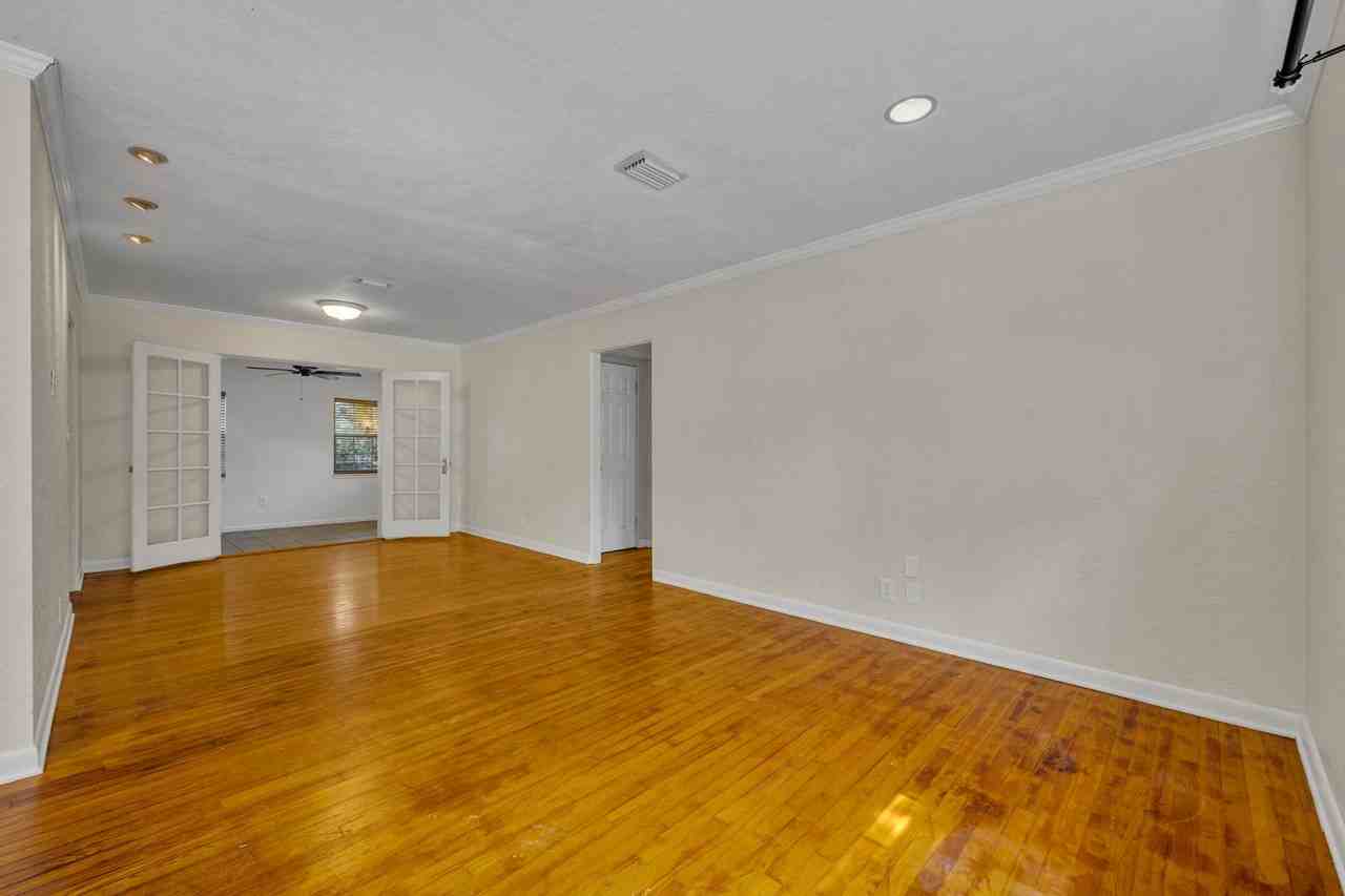 1816 Mizell Ave - Photo 6 of 32
