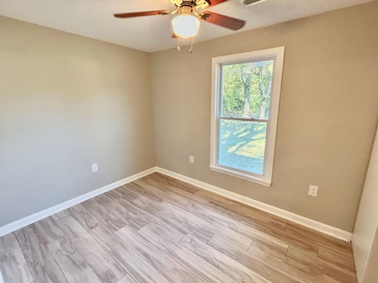2909 Meridian St N - Photo 5 of 11