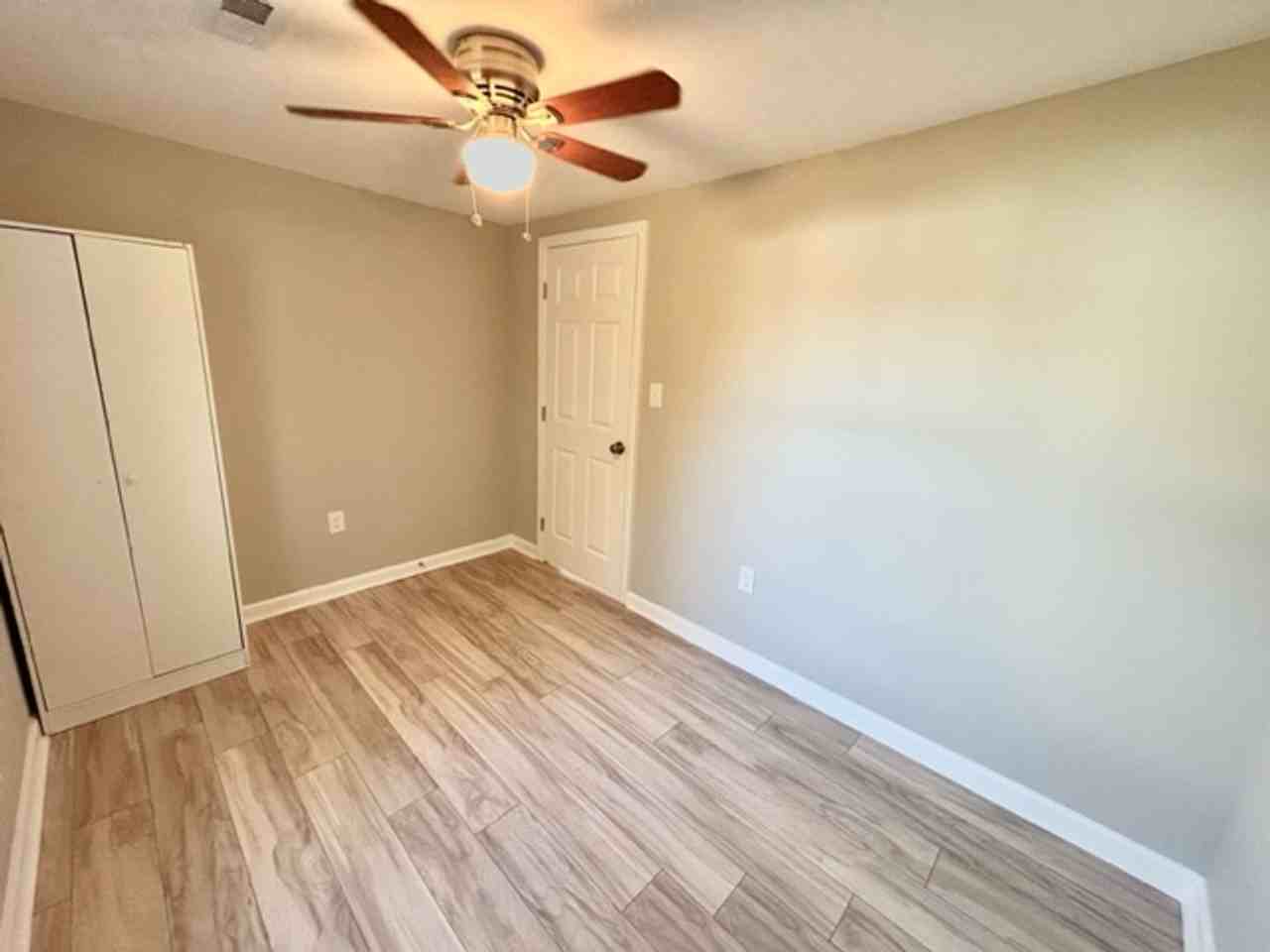 2909 Meridian St N - Photo 6 of 11